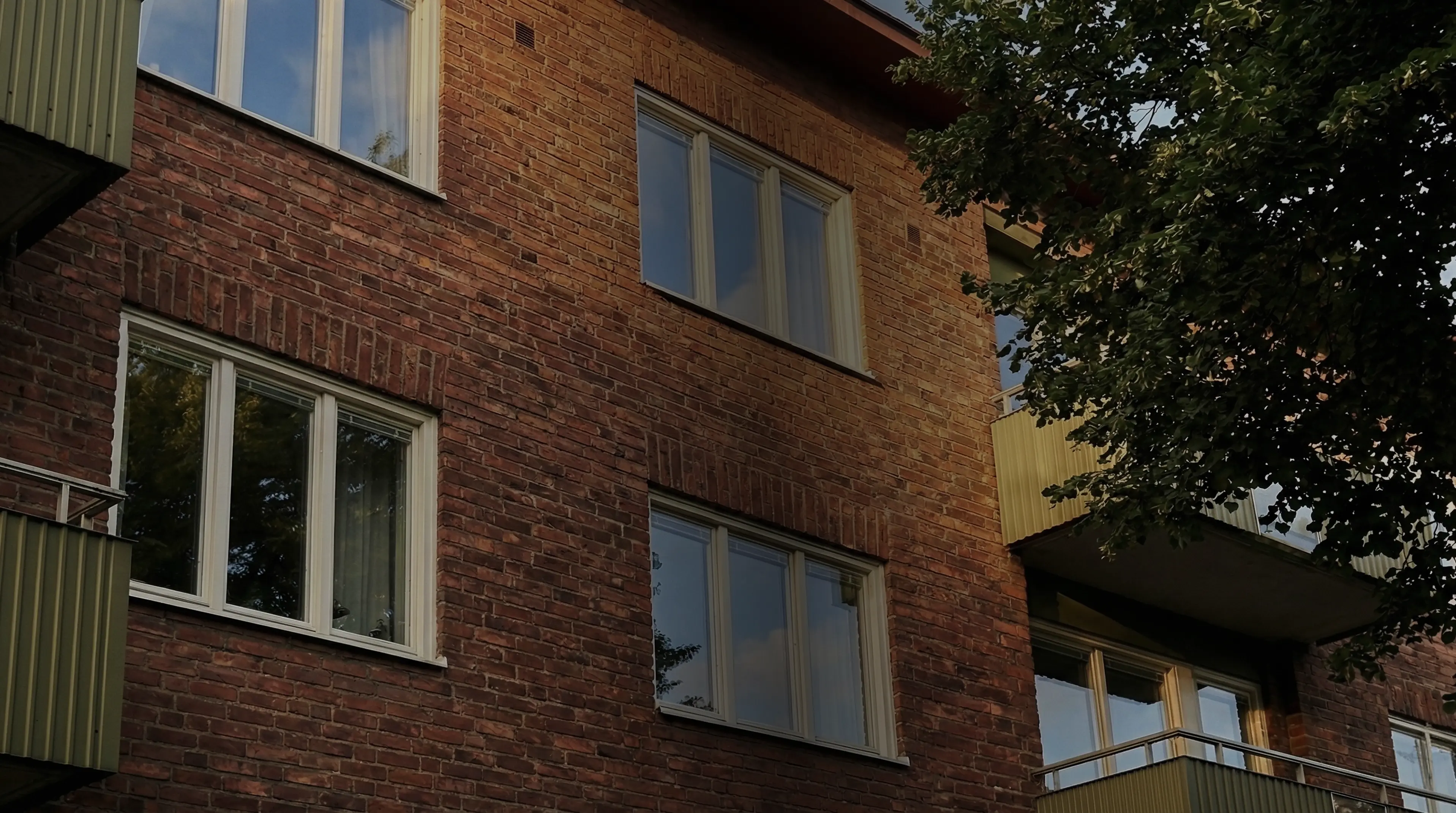 brick-house-windows_16x9