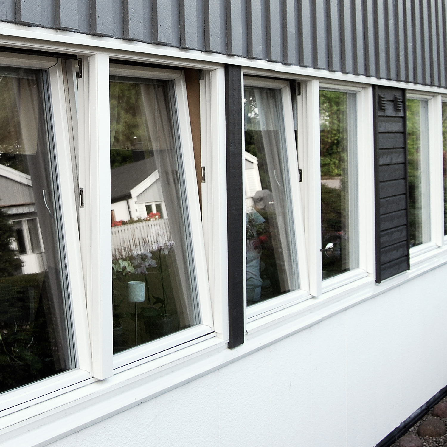 Inåtgående aluminiumfönster med 2+1-glas-2